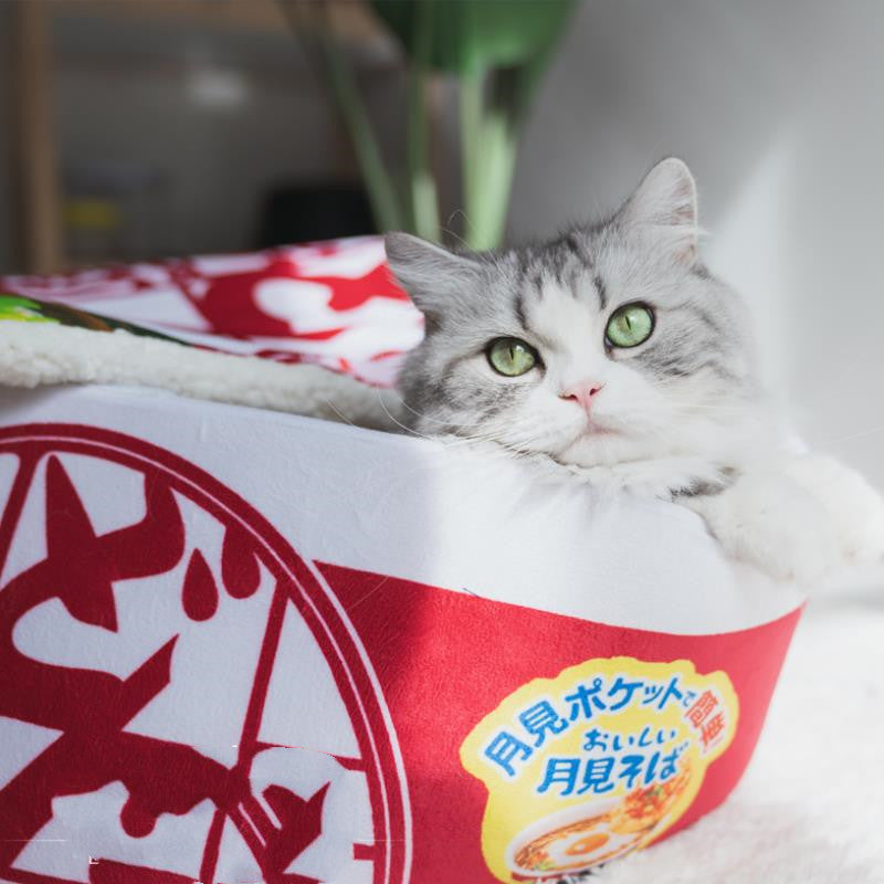 Instant Noodles and Plush Cat's Nest