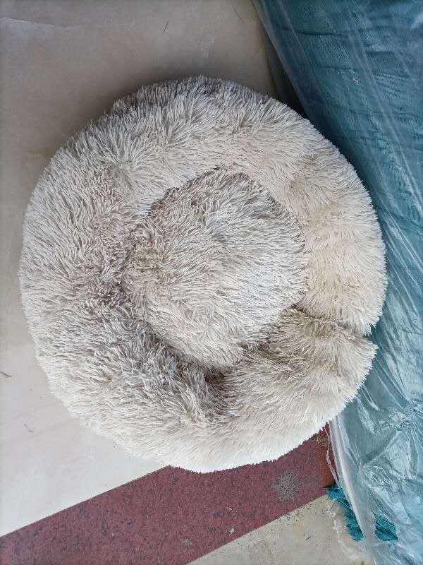 Soft Pet Bed – Calming Round Plush Bed for Cats & Small Dogs